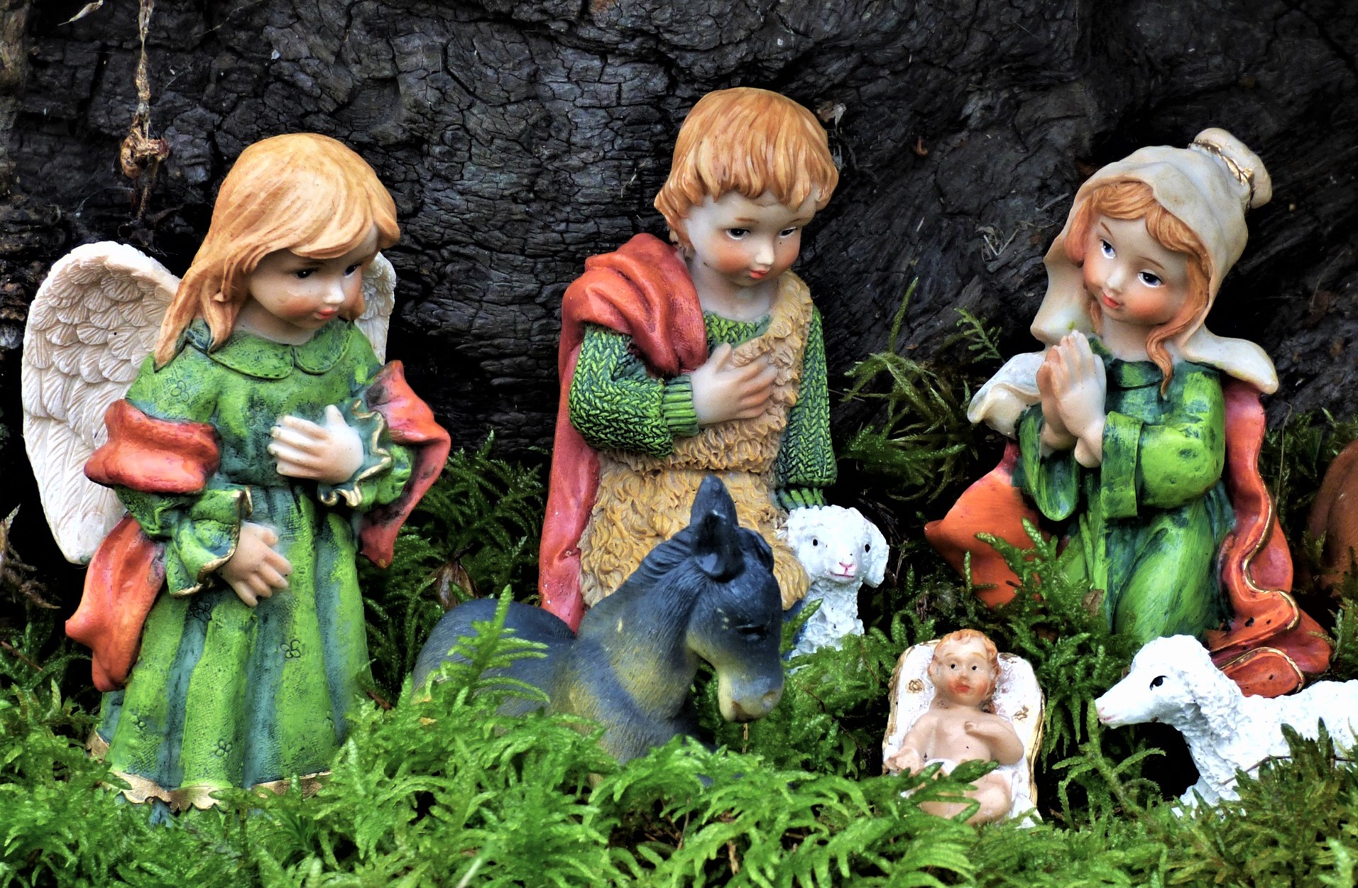 Green clad shepherd children statues of nativity set