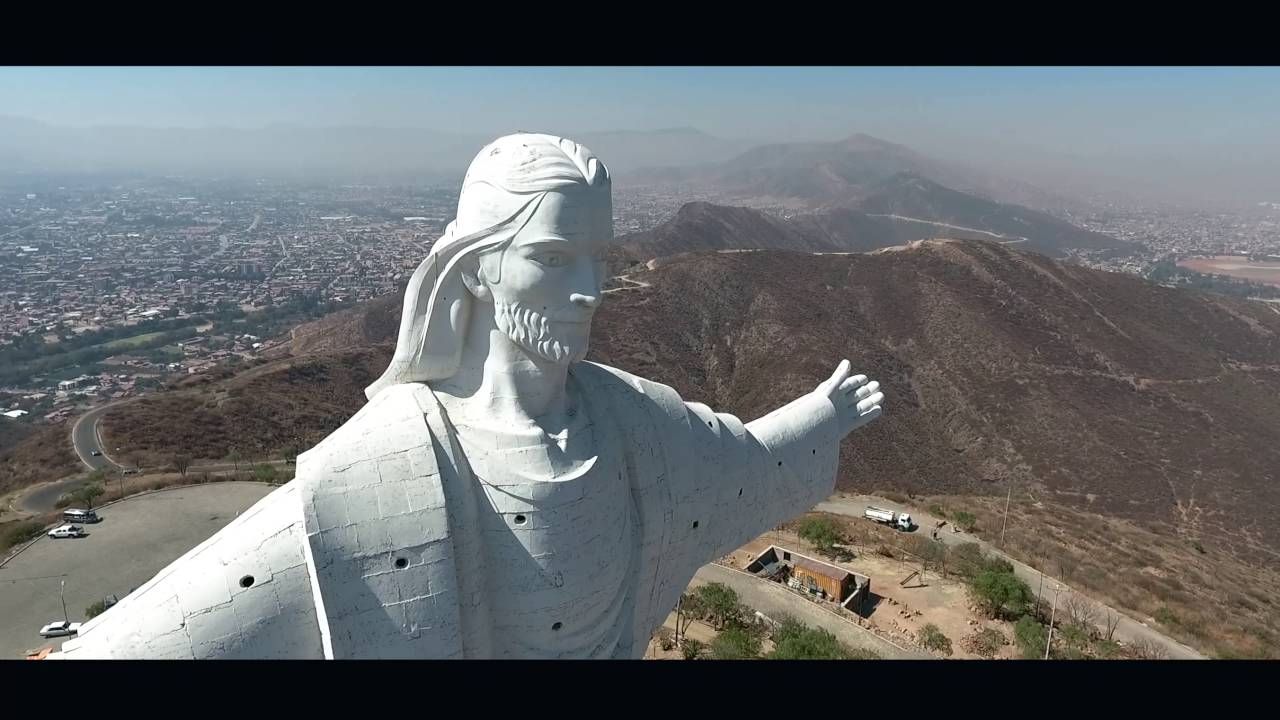 monumental statue of Christ in Bolivia