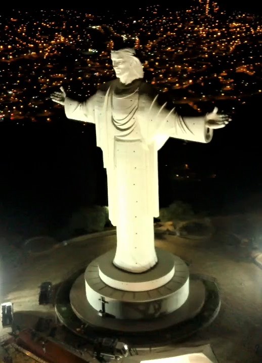 large statue of the Jesus in Bolivia