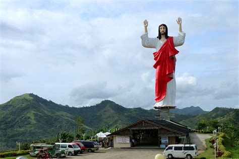 monumental statue of the Sacred Heart in the Philippines