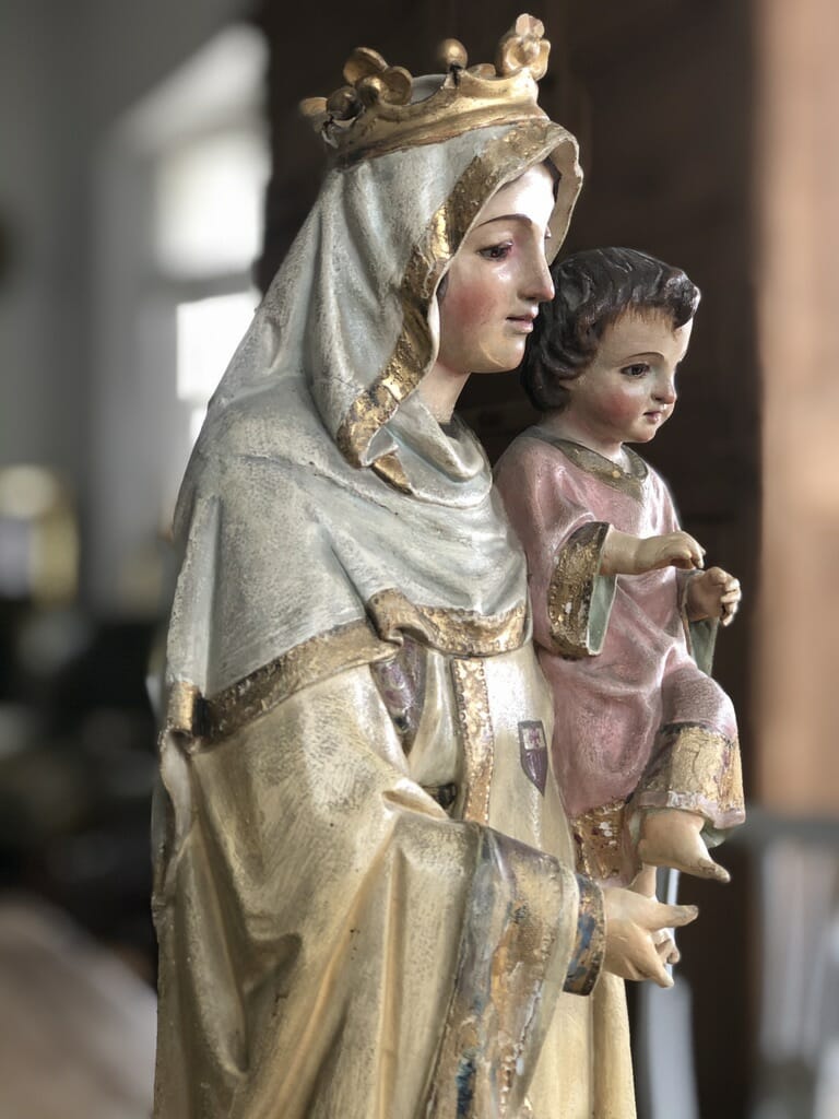 Madonna and Child_carved figures sideview