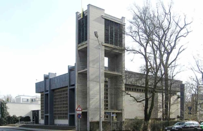 1024px-Gemeindezentrum_St_Trinitatis_Leipzig