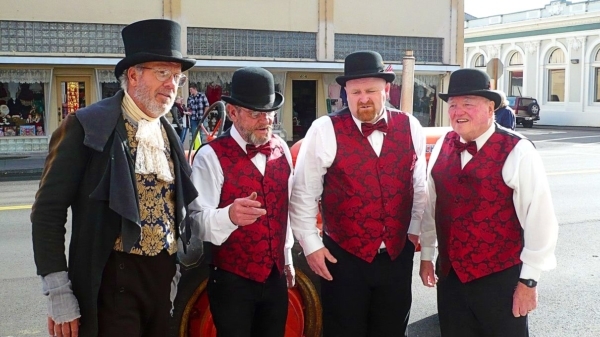 Barbershop_Quartet_at_Victorian_Days_2