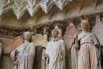 Notre-Dame_Cathedral_of_Reims_three_statue_details