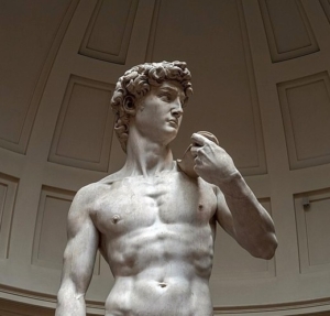 Michelangelo’s_David_2